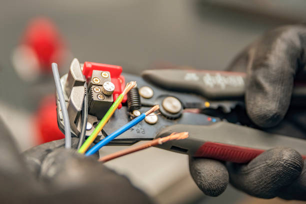 Best Emergency Electrical Repair  in Country Clu, FL
